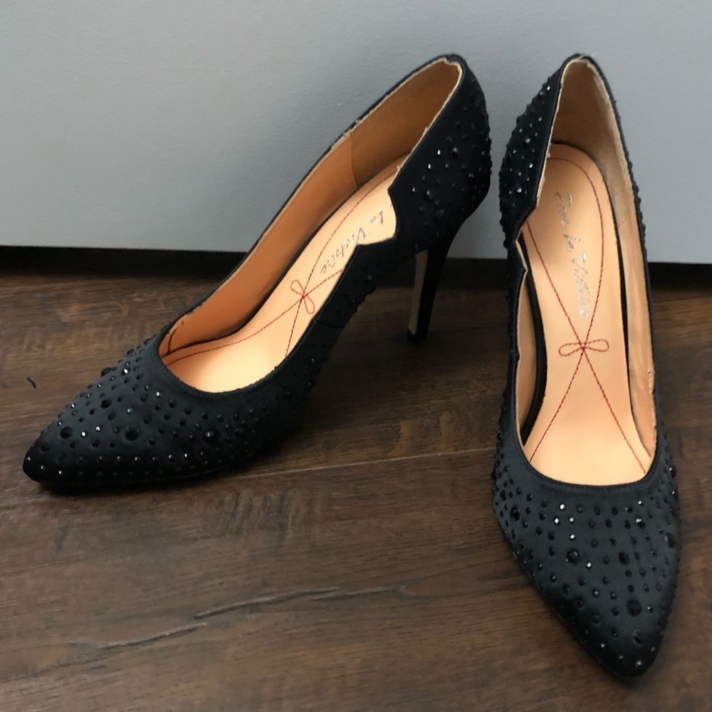 Pour ka victoire satin black pump- size 8
